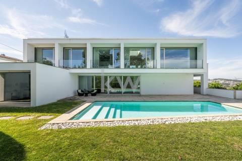 Moradia T5 com piscina e jardim em Santo Tirso