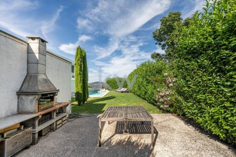 Moradia T5 com piscina e jardim em Santo Tirso