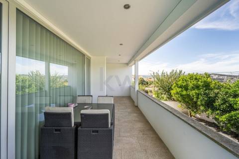 Moradia T5 com piscina e jardim em Santo Tirso