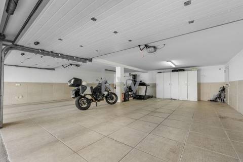 Moradia T5 com piscina e jardim em Santo Tirso