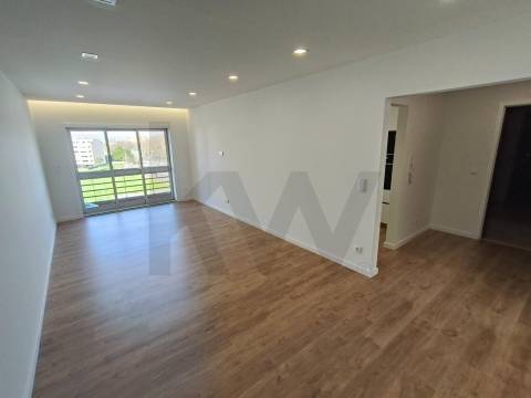 Apartamento T2 na Estrada Exterior da Circunvalação na Senhora da Hora