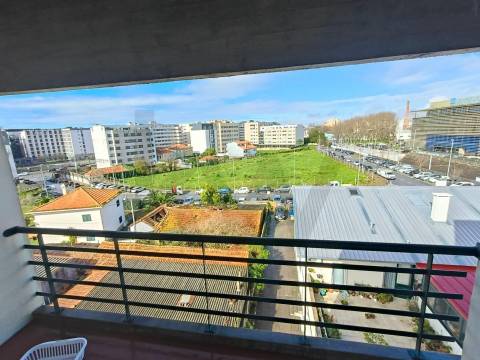 Apartamento T2 na Estrada Exterior da Circunvalação na Senhora da Hora