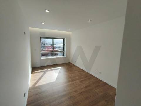 Apartamento T2 na Estrada Exterior da Circunvalação na Senhora da Hora