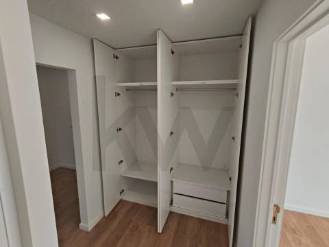 Apartamento T2 na Estrada Exterior da Circunvalação na Senhora da Hora