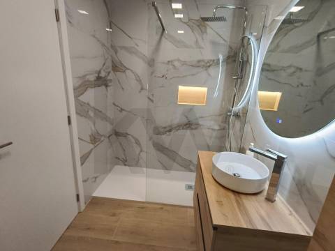 Apartamento T2 na Estrada Exterior da Circunvalação na Senhora da Hora