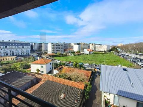 Apartamento T2 na Estrada Exterior da Circunvalação na Senhora da Hora