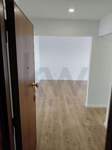 Apartamento T2 na Estrada Exterior da Circunvalação na Senhora da Hora