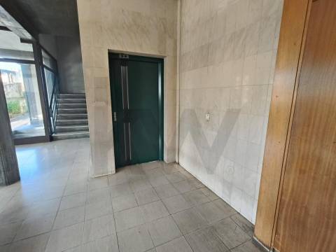 Apartamento T2 na Estrada Exterior da Circunvalação na Senhora da Hora