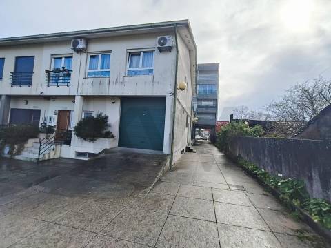 Apartamento T2 na Estrada Exterior da Circunvalação na Senhora da Hora