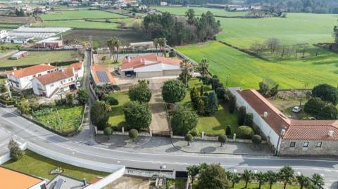 Moradia de luxo com 4 suites, piscina interior e court de ténis