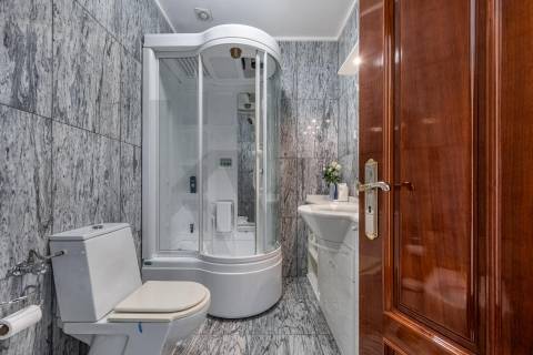 Moradia de luxo com 4 suites, piscina interior e court de ténis