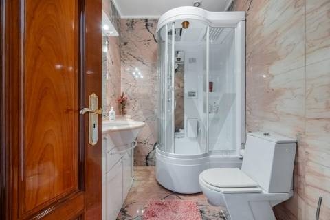 Moradia de luxo com 4 suites, piscina interior e court de ténis