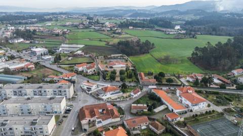 Moradia de luxo com 4 suites, piscina interior e court de ténis