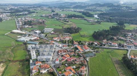 Moradia de luxo com 4 suites, piscina interior e court de ténis