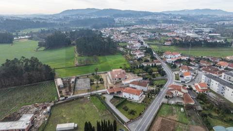 Moradia de luxo com 4 suites, piscina interior e court de ténis