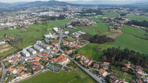 Moradia de luxo com 4 suites, piscina interior e court de ténis