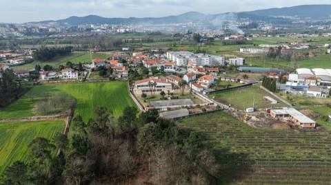 Moradia de luxo com 4 suites, piscina interior e court de ténis