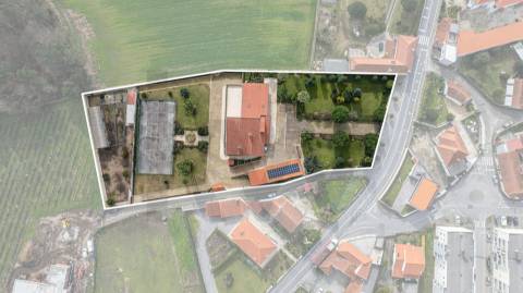 Moradia de luxo com 4 suites, piscina interior e court de ténis