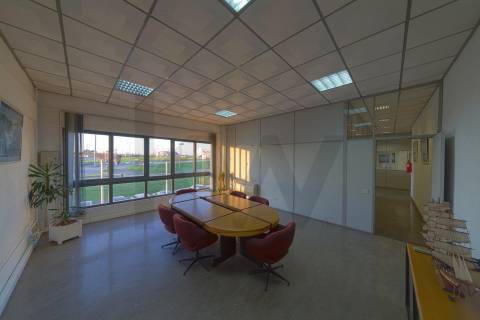 Armazém de 800m2 na rotunda do mar shopping 