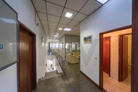 Armazém de 800m2 na rotunda do mar shopping 