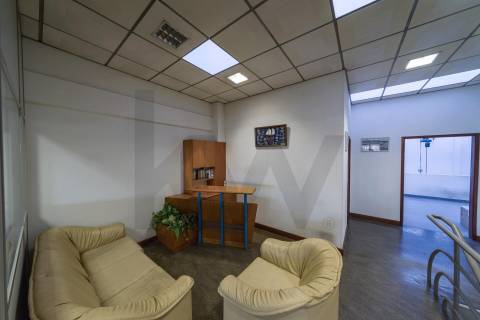 Armazém de 800m2 na rotunda do mar shopping 