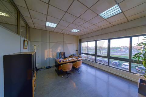 Armazém de 800m2 na rotunda do mar shopping 