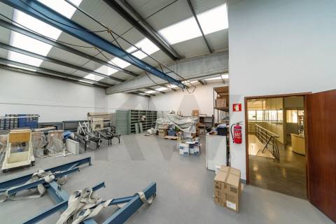 Armazém de 800m2 na rotunda do mar shopping 