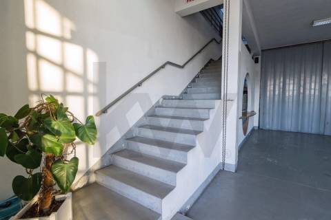 Armazém de 800m2 na rotunda do mar shopping 