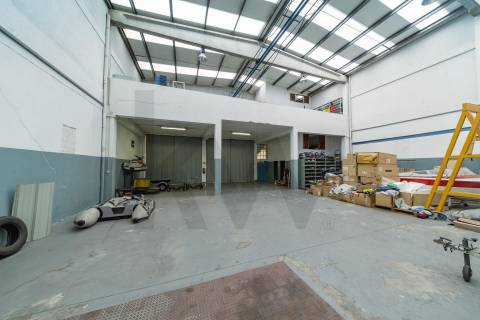 Armazém de 800m2 na rotunda do mar shopping 