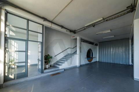 Armazém de 800m2 na rotunda do mar shopping 