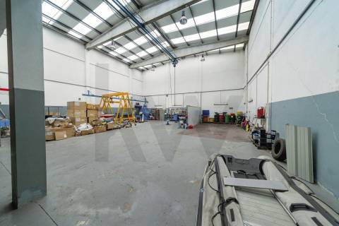 Armazém de 800m2 na rotunda do mar shopping 