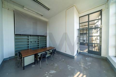 Armazém de 800m2 na rotunda do mar shopping 