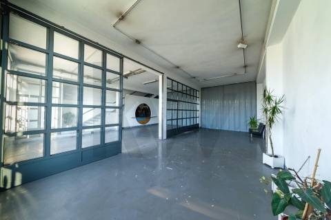 Armazém de 800m2 na rotunda do mar shopping 