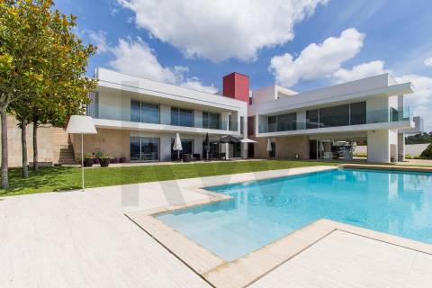 Moradia de Luxo T4 com 746m2 de Área no Parque Natural das Sete Fontes em S. Victor, Braga