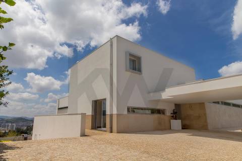Moradia de Luxo T4 com 746m2 de Área no Parque Natural das Sete Fontes em S. Victor, Braga