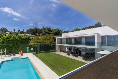 Moradia de Luxo T4 com 746m2 de Área no Parque Natural das Sete Fontes em S. Victor, Braga