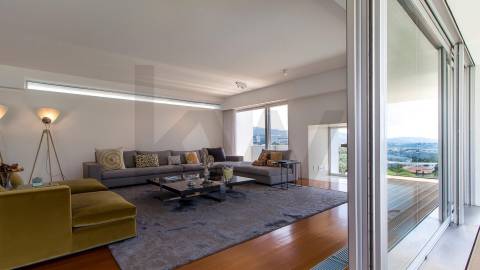 Moradia de Luxo T4 com 746m2 de Área no Parque Natural das Sete Fontes em S. Victor, Braga