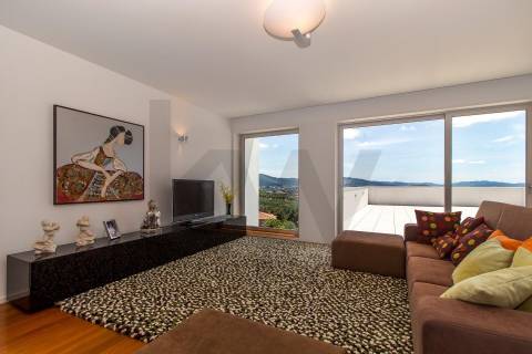 Moradia de Luxo T4 com 746m2 de Área no Parque Natural das Sete Fontes em S. Victor, Braga