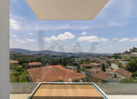 Moradia de Luxo T4 com 746m2 de Área no Parque Natural das Sete Fontes em S. Victor, Braga