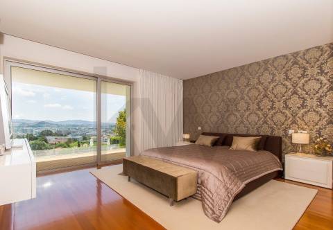 Moradia de Luxo T4 com 746m2 de Área no Parque Natural das Sete Fontes em S. Victor, Braga