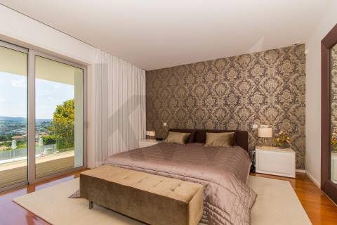 Moradia de Luxo T4 com 746m2 de Área no Parque Natural das Sete Fontes em S. Victor, Braga