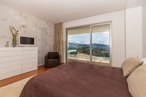 Moradia de Luxo T4 com 746m2 de Área no Parque Natural das Sete Fontes em S. Victor, Braga