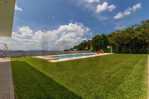 Moradia de Luxo T4 com 746m2 de Área no Parque Natural das Sete Fontes em S. Victor, Braga