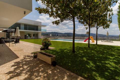 Moradia de Luxo T4 com 746m2 de Área no Parque Natural das Sete Fontes em S. Victor, Braga