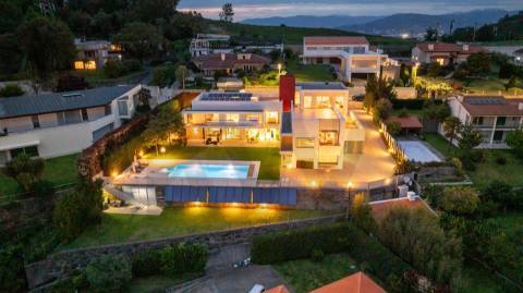 Moradia de Luxo T4 com 746m2 de Área no Parque Natural das Sete Fontes em S. Victor, Braga