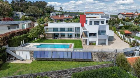 Moradia de Luxo T4 com 746m2 de Área no Parque Natural das Sete Fontes em S. Victor, Braga