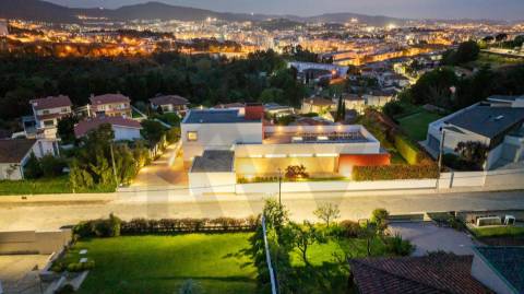 Moradia de Luxo T4 com 746m2 de Área no Parque Natural das Sete Fontes em S. Victor, Braga
