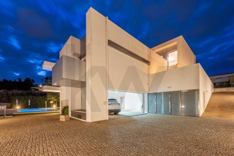 Moradia de Luxo T4 com 746m2 de Área no Parque Natural das Sete Fontes em S. Victor, Braga