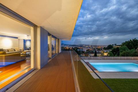 Moradia de Luxo T4 com 746m2 de Área no Parque Natural das Sete Fontes em S. Victor, Braga