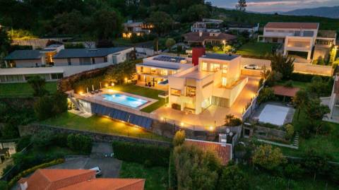 Moradia de Luxo T4 com 746m2 de Área no Parque Natural das Sete Fontes em S. Victor, Braga